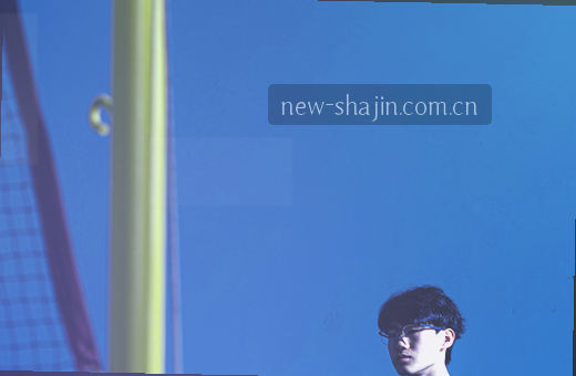篮球入网瞬间比分定格 全场齐声叹息